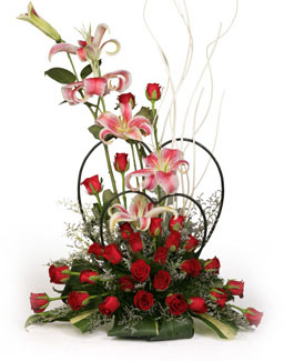 Arrangement of 3 Lillis & 20 Roses Flowers Delivery in Kenchanahalli Bangalore
