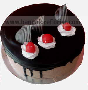 1KG Eggless Plain Chocolate CakeFlowers Delivery in Avenue Road Bangalore